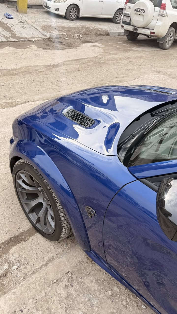 السلام عليكم سيارتي هيلكات للبيع
هيلكات موديل ٢٠٢٢ وارد كندي السيارة كلين تايتل
مبرمجة ومطلعة اكثر من 750hp بوضع السيفتي
عليها جكات كات باك 
كزوزست بورلا اتاك وشاد عليه بوابات تسد الصوت وتفتح براحتك
شوتة JLT مفتوحة
ستريس بار من امريكا ديزاين خاص ماعتقد اكو مثلة هنا
دركة جليبريك كنتارا
ويلات كنك ديتونا وعندي الويلات البيض مالتها الاصليات
ولف حماوة
لدات داخلية
وبعد شغلات ماتذكرهن صراحة
كشنات ميموري وتدفئة وتبريد الخ..
سعرها 65000$ وبيها مجال بسيط
هذا رقمي ***********
