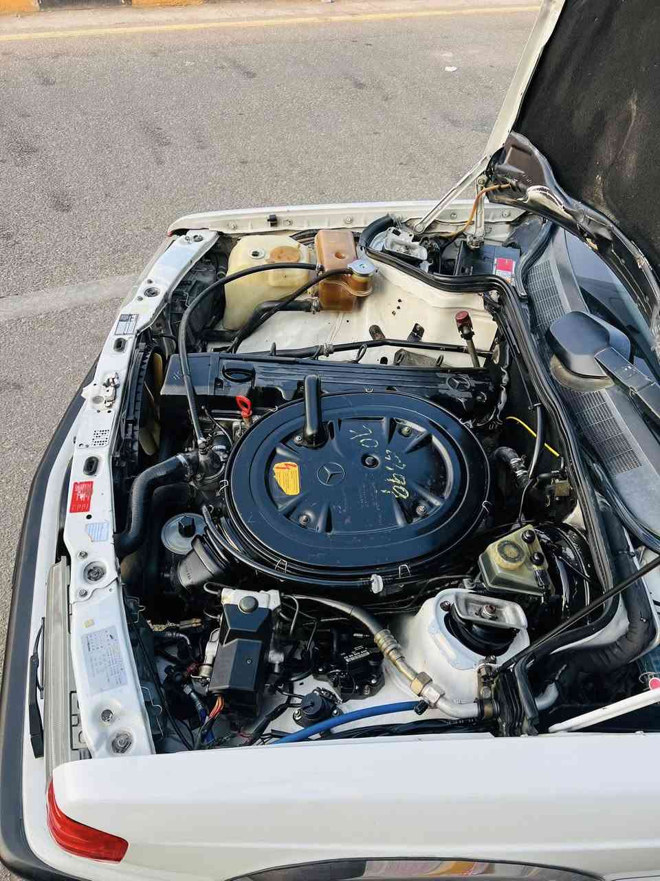 سلام عليكم مارسدس طيارين 190 
رقم نجف أنكليزي بسمي 
محرك بلادي 6 سلندر (260)
تبريد شغال سلايت شغال اريل كهربائي السياره مكفوله من الضربه والخياس السياره بيه قطع صبغ ما مصبوغه عام
جام تحكم كهرباء تخم تاير جديد حداديه جديده 
السياره جاهزه من كلشي 
السعر 62 وبيه مجال 
للاستفسار ***********
