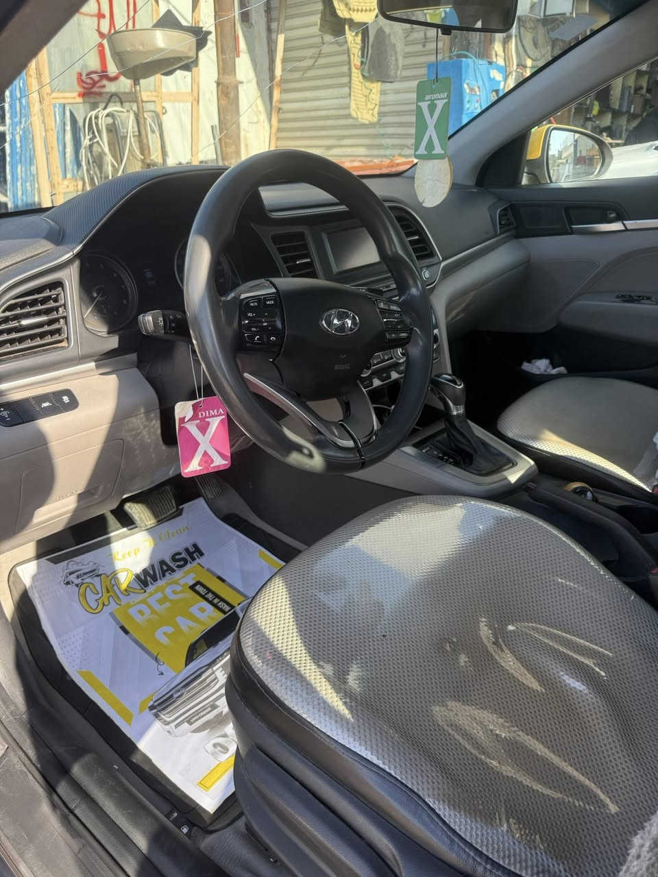 سلام عليكم شباب تم عاده 
نشر بسبب لوعود لكاذبه
النتراء موديل ٢٠
تبريد ثلج صدر تعبان 
كير محور ايتي
سياره يرادله صرف 
صور لحادث مرفقه للمنشور 
كما موضح بلصور
كله ليبل واحد بدون تبديل
مكان سياره بغداد حي اور 
مقابل جامع عمار ابن ياسر 
السعر ١١٥وبيه مجال حك لجيه 
رقم تليفون ***********
غير متواجد ع فيس
