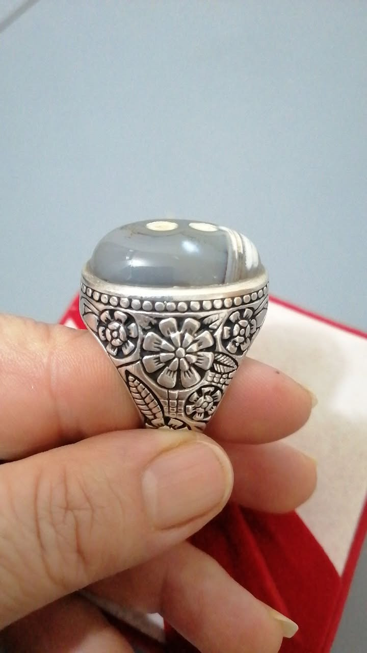 خاتم سليماني من النوادر🌲 تحفه اصيله لا تتكرر.🌹 صياغه يدويه ثقيله ،🥀،للبيع فقط بدون مراوس وابيع بأعلى سعر🍁للمهتم راسلني خاص


**إذا كنت صاحب هذا الإعلان وتريد حذفه لأي سبب، رجاءا أرسل رسالة إلى الدعم الفني**