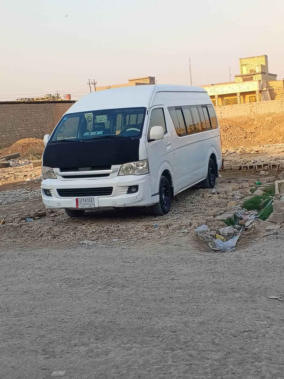 السلام عليكم H² للبيع موديل 2018 السياره خيرمن الله تخم تاير مصفره مرور وهيى تبريد شغال مكينه وكير وكسن كفاله دوشمه عام ول كشر شوف العين ***********
