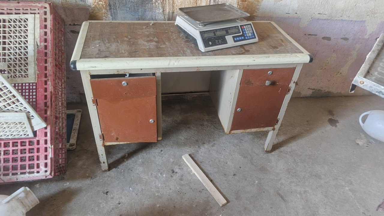 سلام عليكم غراض مال دجاج كامله البيع مكان طوريج *********** وياهن جدر وطباخ  وقفاصه 6
