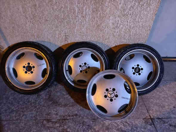 السلام عليكم للبيع ويل مرسيدس لارزون اصلي حجم 18 تو   سايز بدون ضربه ولا صبغ السعر 300$  وبي مجال بسيط سايز العنوان البصرة للاستفسار *********** البصرة
