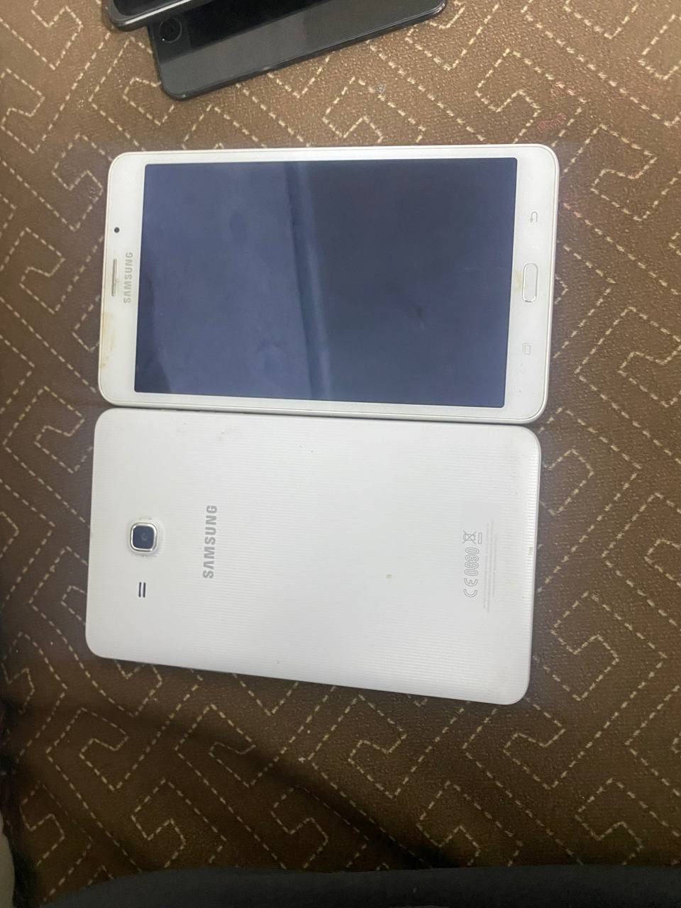 السلام عليكم عندي ذني الاجهزه  13 جهاز ايبود كلهن نضيفات وشغالات وآيبادات ساسمونك عدد 2 كلهن ب250الف كلهن شغالات ونضيفات ***********مكاني بغداد دوره
