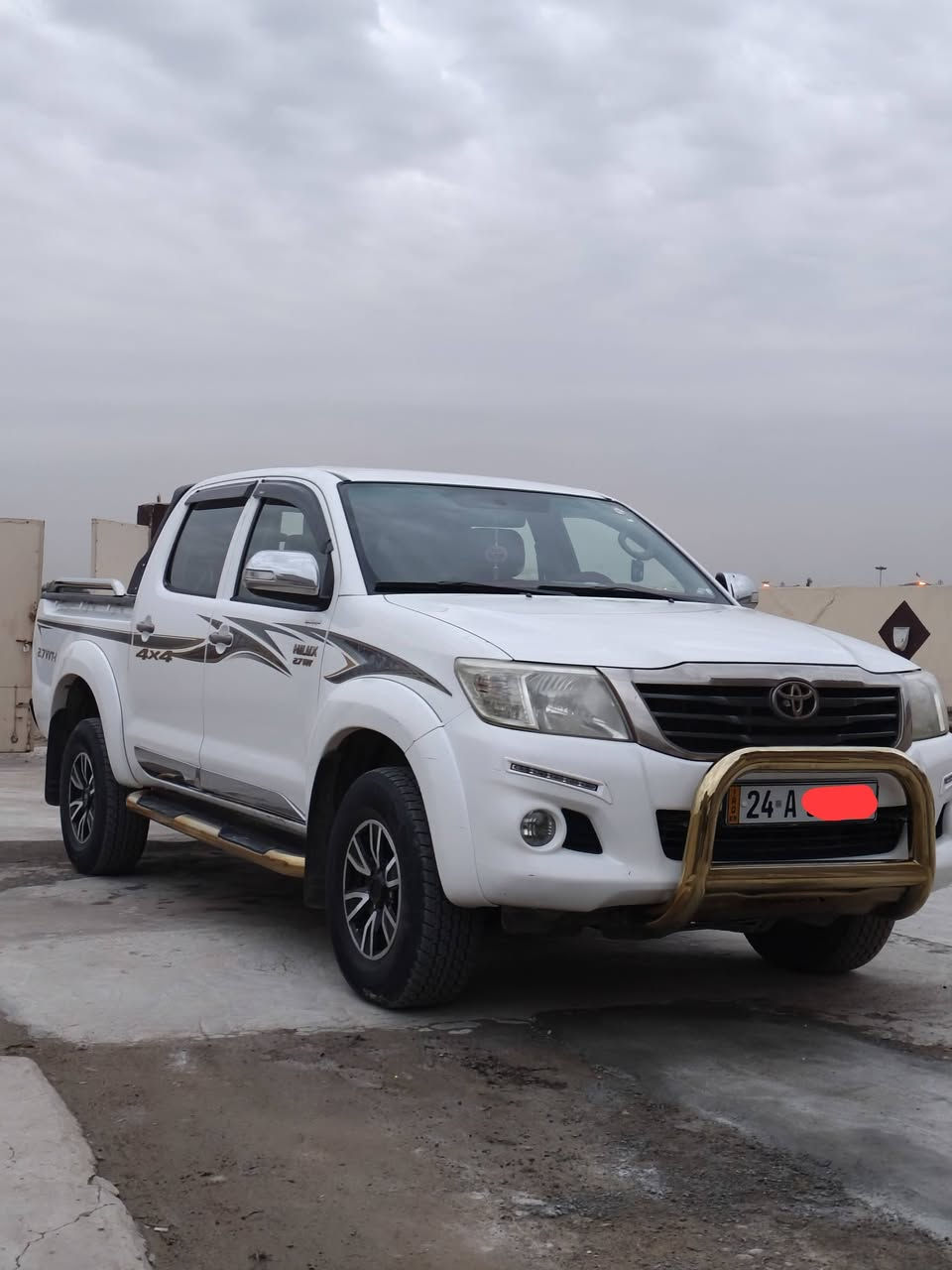 السلام عليكم بيكم هايلوكس للبيع محرك ما مفتوح ماشي 225الف مكفول من الصبغ والبارد  سنوية وهزة جديدة رقم دهوك للستفسار الاتصال على الرقم ***********
