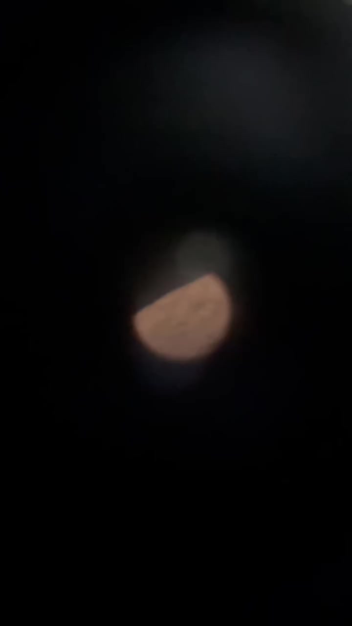 سلام عليكم تليسكوب ماركه كازون مستعمل شي قليل كلش وهذا شكله وهذا الفديو من تصويره عدسات كامله 6،4 و * 2 
للبيع ابيع 150 الف مستعجل عليه ***********
