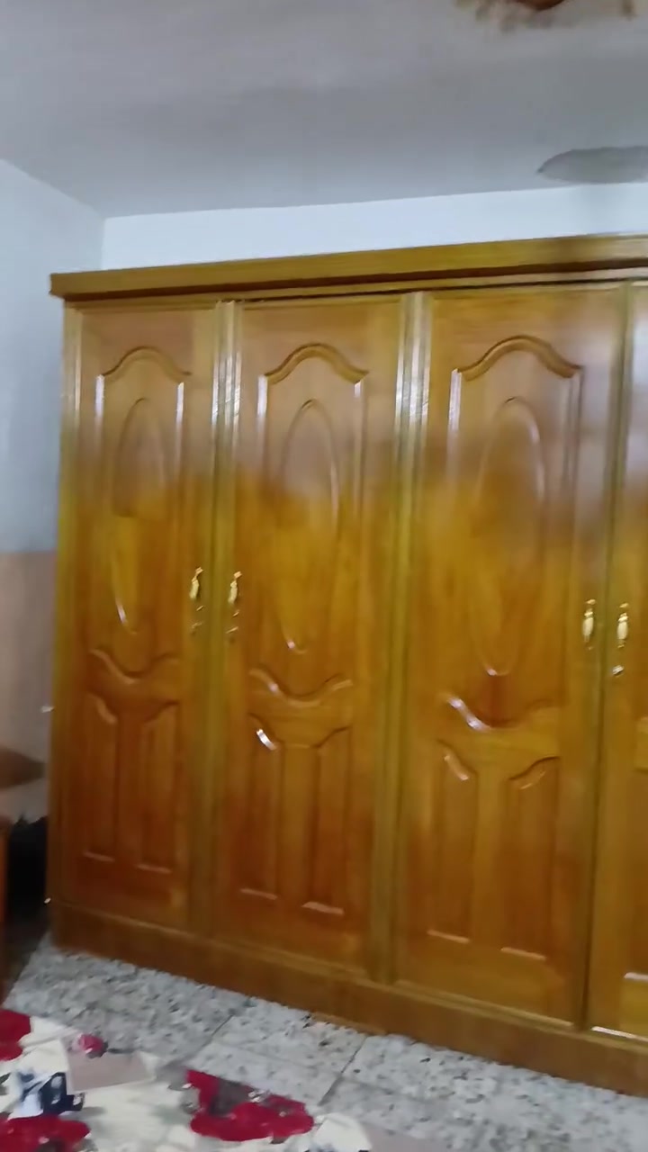 هاي الغرفه للبيع بسعر٧٠٠الف وبيه مجال قليل ت ***********

