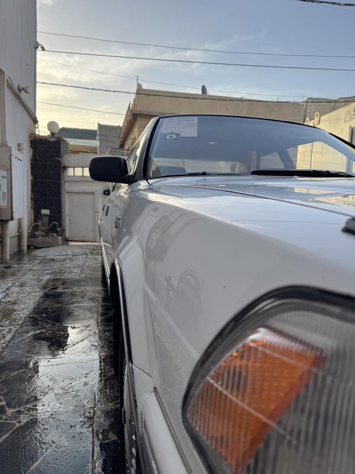 السلام عليكم شباب هارتوب موديل 90 رقم بغداد مشروع وطني مكفولة من الكص ونقل الجثة والضربة مكينه 2500 بسمي هزة جديدة 

حداديه مكفوله+تبريد+كهربائيات كلها شغالة 

(كير مكينة حدادية مكفولات)
السيارة جاهزة من كلشي ربع ما تصرف عليها ترايك وين ما تريد 

السعر 62 وبيها مجال جداً بسيط 

مكان السيارة ديوانية ‬ 
للاستفسار🤍
***********
