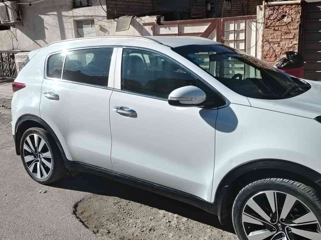 سلام عليكم
مكلف بالنشر 
•للبيع سبورتج (خليجي ) 
•الموديل 2019 
•فول مواصفات عدا البانوراما 
•المحرك :  دوش 2000 
•الرقم بغداد بأسمي تحويل ثاني يوم 
•المواصفات 
•دخول ذكي(بصمة عدد 2)
•تشغيل بصمة 
•جرس تنبية عنده السرعة 120 
•لايت دوار معه الاستداره 
•مري شفط 
•كشافات 
•اريل نفكيتر  
•شاشة كبيرة  ايباد  +كاميرا اصلية 
•حساسات امامية خلفية
•مصابيح امامية زنون مع LED 
•مصابيح خلفية LED
•تتسع المقصورة ل 5 ركاب 
•مقاعد امامية كهرباء عدد2
•مثبت سرعة Cruise 
•أوضاع القيادة Drive Mode ايكو_سبورت_نورمال 
•فول تحكم ستيرن
•هاند بريك بصمة
•نظام مانع الانزلاق 
•نظام نزول منحدرات 
•أشاير بالمري 
•اوتو هولد
•ويل كب 
•شحن وايرليس
•تبريد امامي خلفي )  
سياره مكفوله من صبغ ولتبديل بيها بارد خشم البنيد جدا بسيط وبارد في الجنطه الخلفيه حگ شبرر ولباقي كفاله من كير محرك شواصي لغود كفاله عامه
( رقم  بغداد جديد إنكليزي ) 
•سعرهة 200وبيها مجال اتصل وتدلل 
•مكاني بغداد الامين
•رقم الهاتف ‭***********
‏‪***********‬‏
