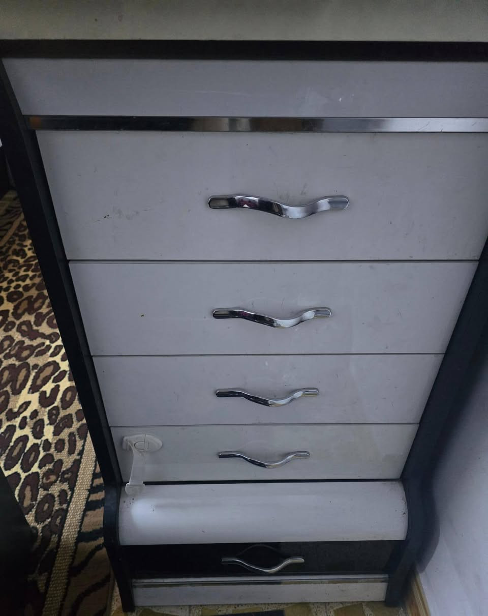 السلام عليكم غرفه نوم تركيه نضيفه بدون ضرر عنوان بغداد الصليخ سعر 250//***********
