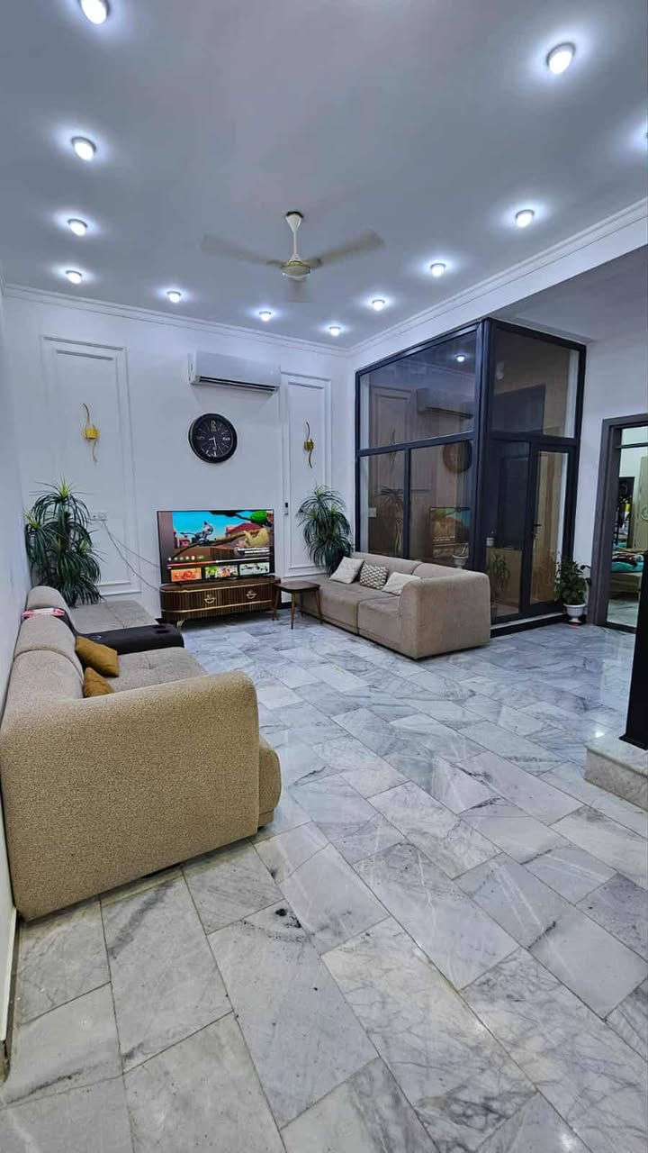 @يالله
السلام عليكم بيت 200 متر طابقين طابو صرف
ام الخيل الثالثه الواجه 10 طابق الاول غرفتين وصاله ومطبخ واستقبال وصحيات
الطابق الثاني غرفتين وصاله وصحيات 
لاستفسار الاتصال عل أرقام التاليه ***********
***********
***********
