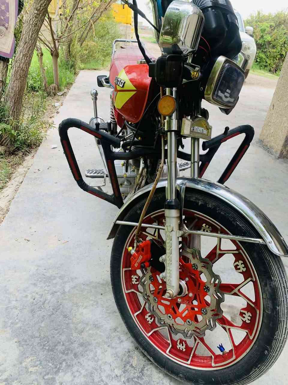 السلام عليكم ورحمه الله وبركاته
للبيع دراجه سفانه (سونك لنك)موديل 2024 اوراق   دراجه مكفوله كفاله عامه من محرك من كهربائيات من نضافه من كلشي كامله مكمله
ملاحضه : الشاشه مالتهه طافيه  
مكان الدراجه بغداد اللطيفيه الجسر السابع 
رقم الهاتف :***********
السعر : 575 بيهه مجال حك الجيه
