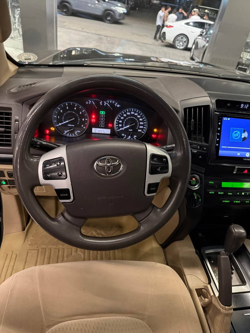 Toyota Land Cruiser GX V6 2014 
ماشي فقط ١٦٥ الف كيلومتر جديد كلشي بشرط بدون صبغ مكان صغير تعديل كفاله كير و محرك سعر فقط ٣٦٥$ مستحيل اكو هيج نضافه بسوق حدادية كلها جديد باقي بشرط تحويل 
*********** whats app أربيل, العراق
