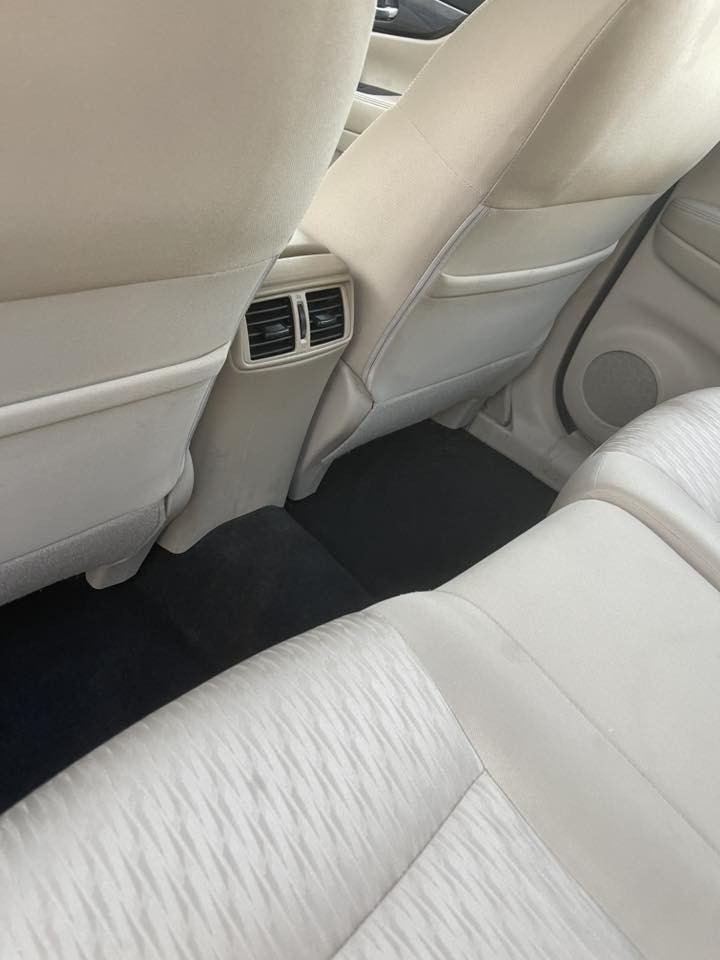 للبيع نيسان اكس تريل لون ابيض خليجي موديل 2019 ماشيه 57 الف مكفوله عده شبر بارد المكان بغداد حي العدل او حي الجامعه الاتصال *********** 
ماشيه 57000
7 راكب
السعر 174 ورقه
