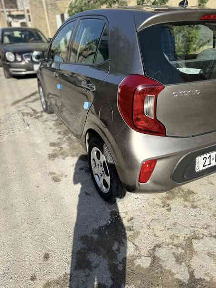 كيا بيكانتو لون جدا مميز فيلي موديل 2018  
رقم سليمانيه سياره نظيفه جدا 
مكفوله من الصبغ والحادث مواصفاته جدا حلوه
 ماشيه48 سياره اتريد احولك اتريد وكاله تدلل ربع دينار متصرف عليهه 
تبريده خير من الله سياره نسائيه مرتبه
محرك 1400سياره جديده ونظيفه
 للاستفسار واتساب *********** مكاني بغداد وبلخدمه
