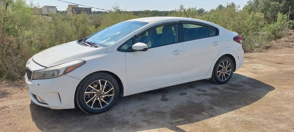 السلام وعليكم فورتي 2017 بسمي جاهزه مكينه وكير وحداديه وتخم تاير جديد وكهربائيات كله شغاله 
السعر 105 بسوق الشيوخ
الرقم  ***********
