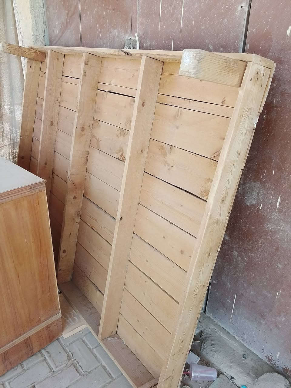 غرفه اخشاب صاج تكمه أخت الجديده سعرها 550 ألف العنوان سامراء حي الشهداء مقابل صيدليه الوهج مكلف بالنشر اتصل على الرقم ***********
