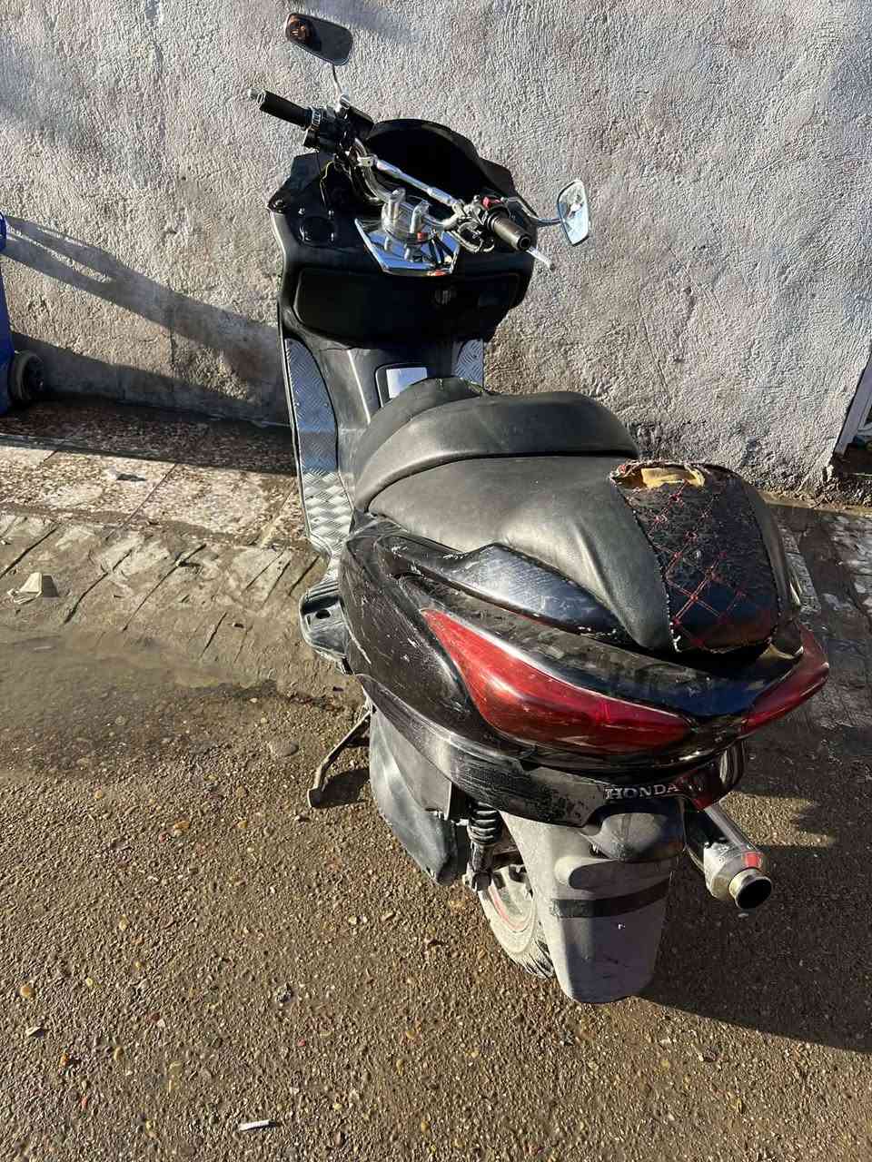 السلام عليكم
فورزه 08 جاهزه مناقصه شي بجم بومه
الغزالية 
السعر 550وبي مجال
0771 142 4771
