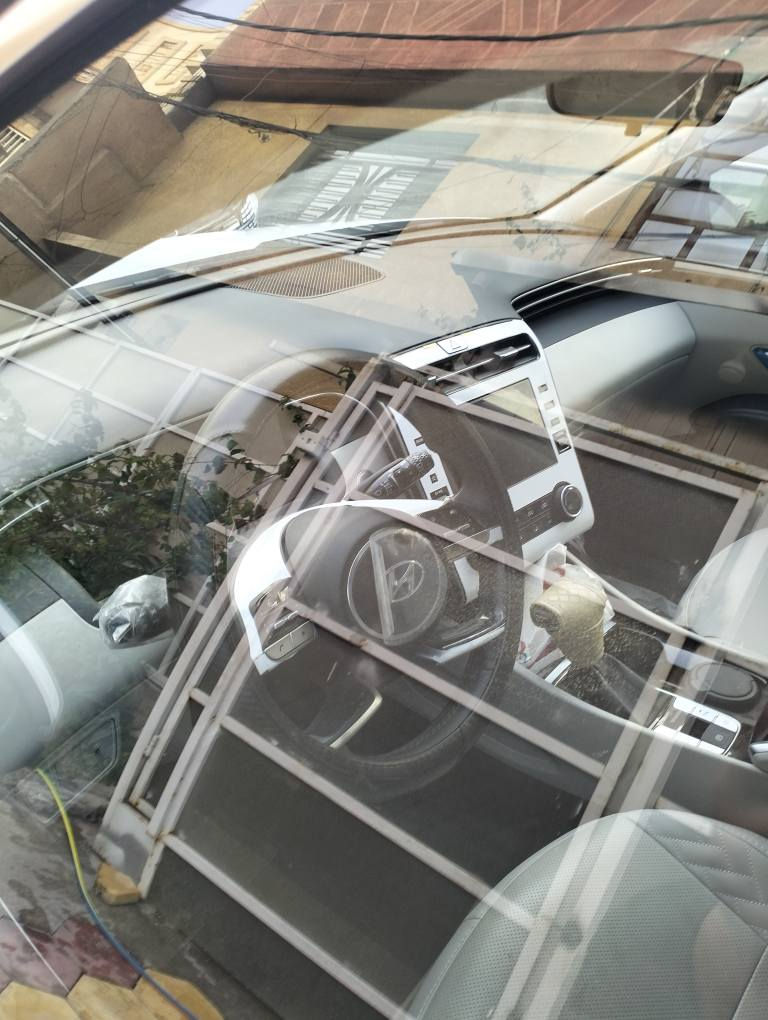 السلام عليكم توسان خليجي موديل 2024 ماشيه 4000 فول بانوراما ويل 19 جنطه كهرباء جلد تبريد قطعتين مكفوله ماعدا بارد قطعه صغيره بجنطه سياره نظيفه جدا على ايدي زيروا بغداد حي الجامعه *********** رايدهه 248 ورقه بغداد, العراق
