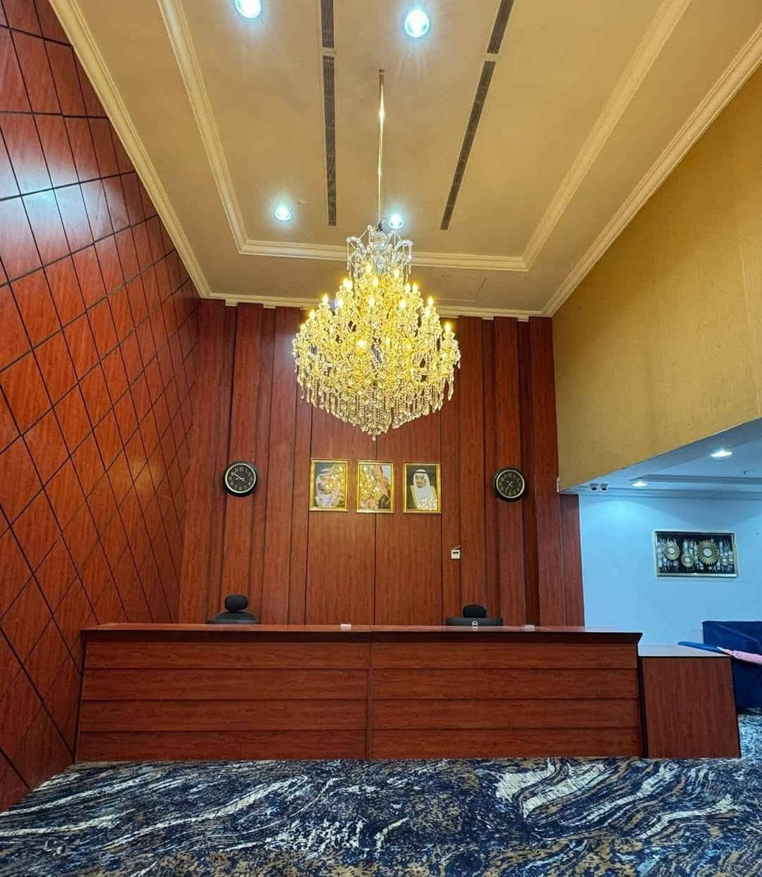 اللهم لك الحمد والشكر بفضل الله وكرمه وتوفيقه علينا بعد النجاح الذي حققناه في رحلاتنا تم التعاقد مع فندق مميز خمسة نجوم في منطقة محبس الجن جهة السقايف المطلة على باصات النقل المجاني من وإلى الحرم المكي (((فندق ميسان المحبس جهة السقايف))))) وهو من أرقى الفنادق وسيكون اسعارة كالتي
♦️أوائل ((((650 $))))
♦️أوأخر ((((900$))))
♦️شهر كامل ((((1100$))
الراغبين مرافقتنا سيكون تسليم الجواز اعتبارأ من يوم غد لغرض حجز له مقعد لان المقاعد محدودة جدأ جدأ 
المتعهد غانم الحسين الجنيد رقم الموبايل *********** قرير المرير
