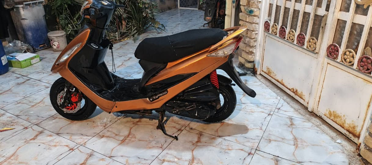 دراجه جي فايف الحديث نضيفه شغاله هندر سلف لايت عالي ناصي والوان دبل اشاره  مكينه ناعمه ماتنسمع مابيها ايي نقص الكفرات والشاصي ختم واحد والدراجه احلئ من الصور  ماناقصها شي رقمي *********** سعرها 300 وبيها مجال
