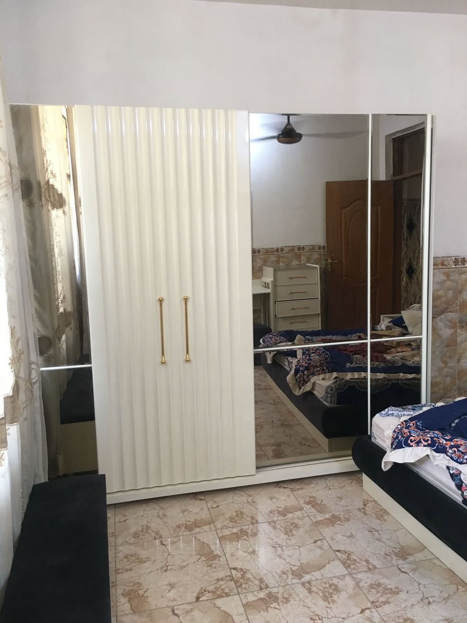 غرفة للبيع
***********
