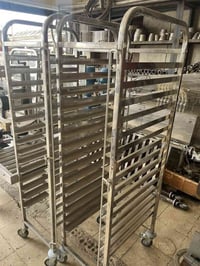 للبيع: عربات ستانلس ستيل (صناعية) ⚙️ عربات تجفيف صواني جديد غير مستعمل...