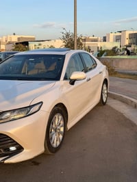 اخواني كامري موديل 2020 شركه ساز ماشي 60 الف قابل للزياده  بيها مكان و...