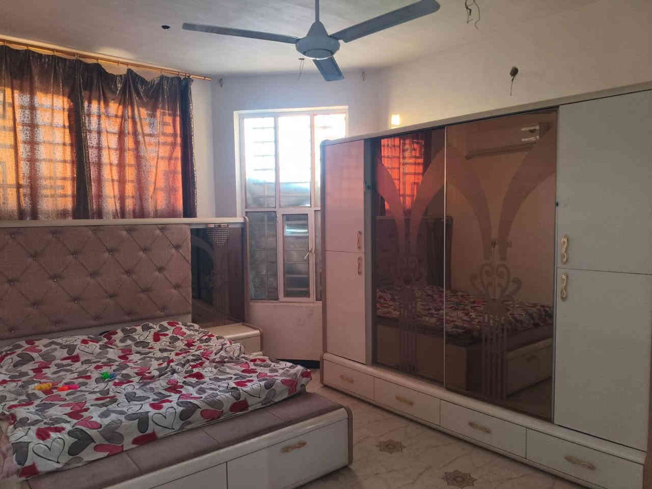 يالله مشتمل للبيع طابقين طابو زراعي سند25المساحه 125م جاهز للسكن بناء حديث يتكون الطابق الأول صاله صحيات مطبخ ستقبال  طابق الثاني غرفتين صاله صحيات بناء طابوق سقف مسلح خدمات كامله الموقع طويريج حي المستقبل خالف المولده  استفسار اكثر مراجعه مكتب الجمعيه للعقار طويريج حي الجمعيه شارع الوسط مراسله او تصال  
*********** 
***********
