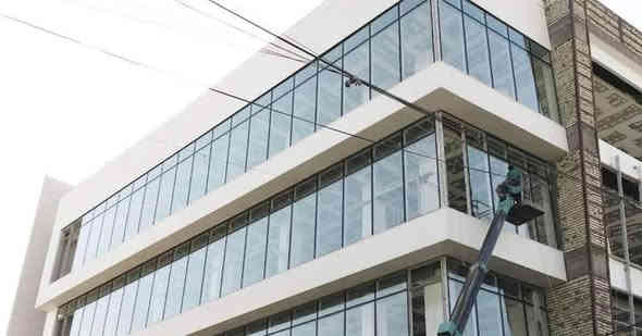 تغليف كافة انواع الواجهات 
البورسلان (الميكانيكي فرونتك كابوند) 
كرسته وعمل وفقط عمل بأسعار مناسبة جداً 
مركز الناصريه 
***********
