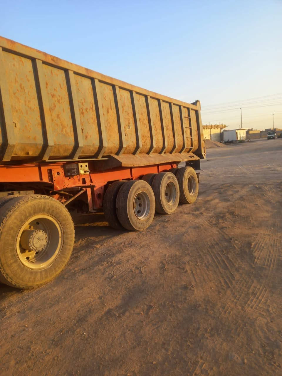 السلام عليكم للبيع داف
مكينه 35 مال البي
كير 160
سياره جاهزه تاير 24 ويل صاج
عربانه الماني ذرعه 26 
44 طن صافي
94 اصل 
رقم واصط بسمي تحويل ثانيوم 
بالسنويه راس تريله
السعر دفترين و10 وبيه مجال مكان كربلاء الشراي يتصل ***********
