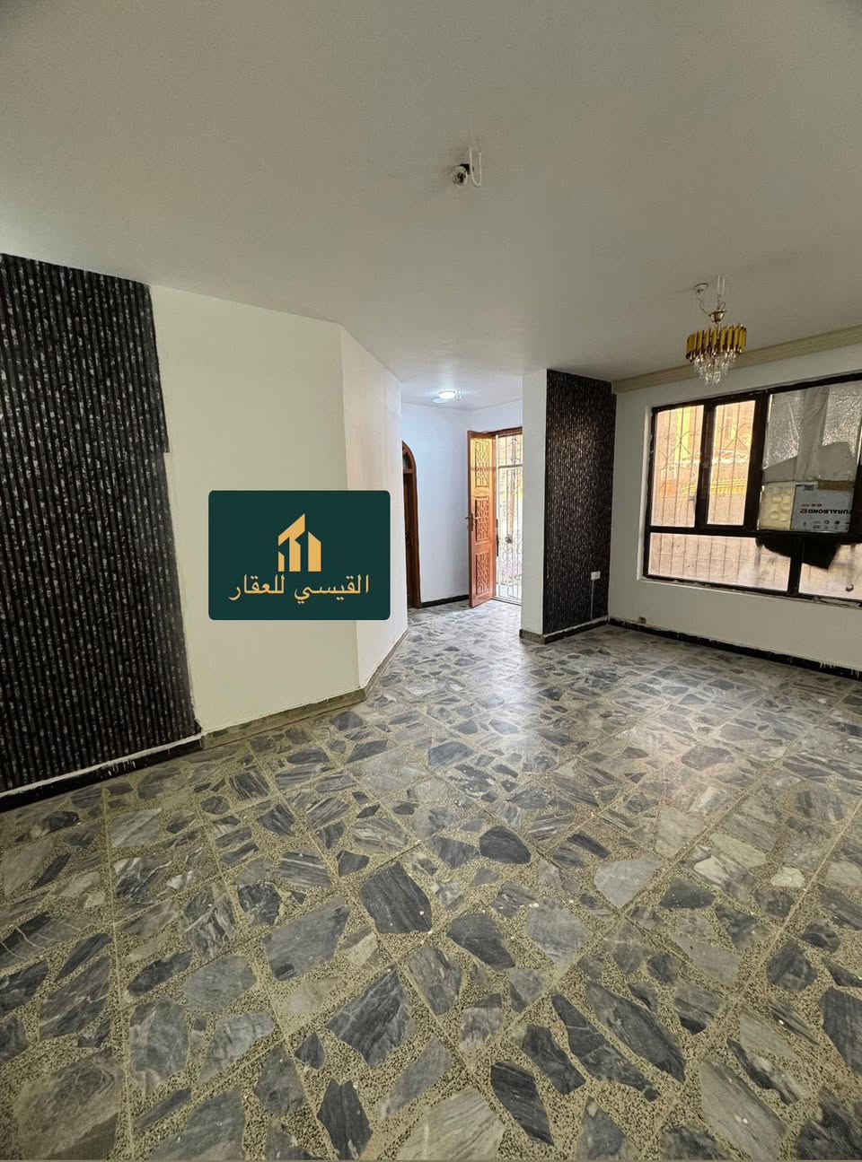 #لـلايـجـار فـي السيـديـة

بيت 300م نظيف جداً يحتوي على :
مداخلين وست غرف نوم وصالة وهول ومطبخ حار بارد وخدمات صحيـة وكراج وحديقـة . 

لـلاستفسار : *********** متوفر واتساب .

بأمكانك عرض عقارك عندنا 
زبائننا الكرام نستقبل كافة عروضكم وطلباتكم 

#مكتب_القيسي_للعقار_والأعمار
شارع المركز مقابل مستلزمات التفاح الاخضر .
