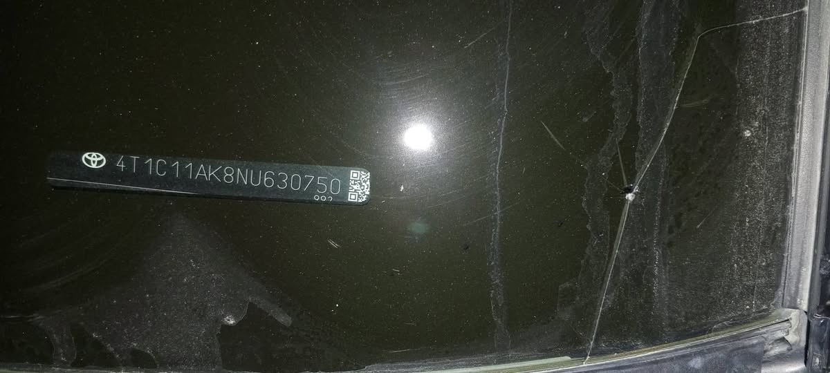 كامري موديل ٢٢وارد امريكي سياره مابيها اي نقص حادثها جاملغ وبنيد وبيها ثلاث قطع كلير من امريكا ماشيه ١٠٦ السعر ١٥٥ورقه للاستفسار لاتصال على رقم ***********
