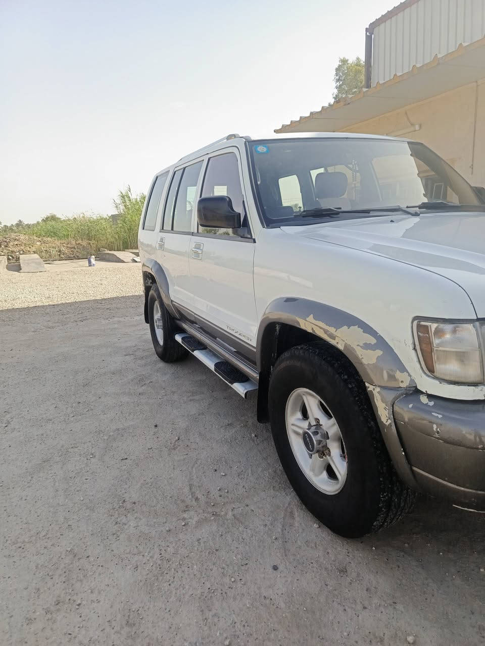 للبيع ازوزه موديل 2001 رقم انكليزي واسط السعر 65وبيه مجال قليل السياره خير من الله التواصل علا الرقم *********** المكان بابل الحمزه الغربي

