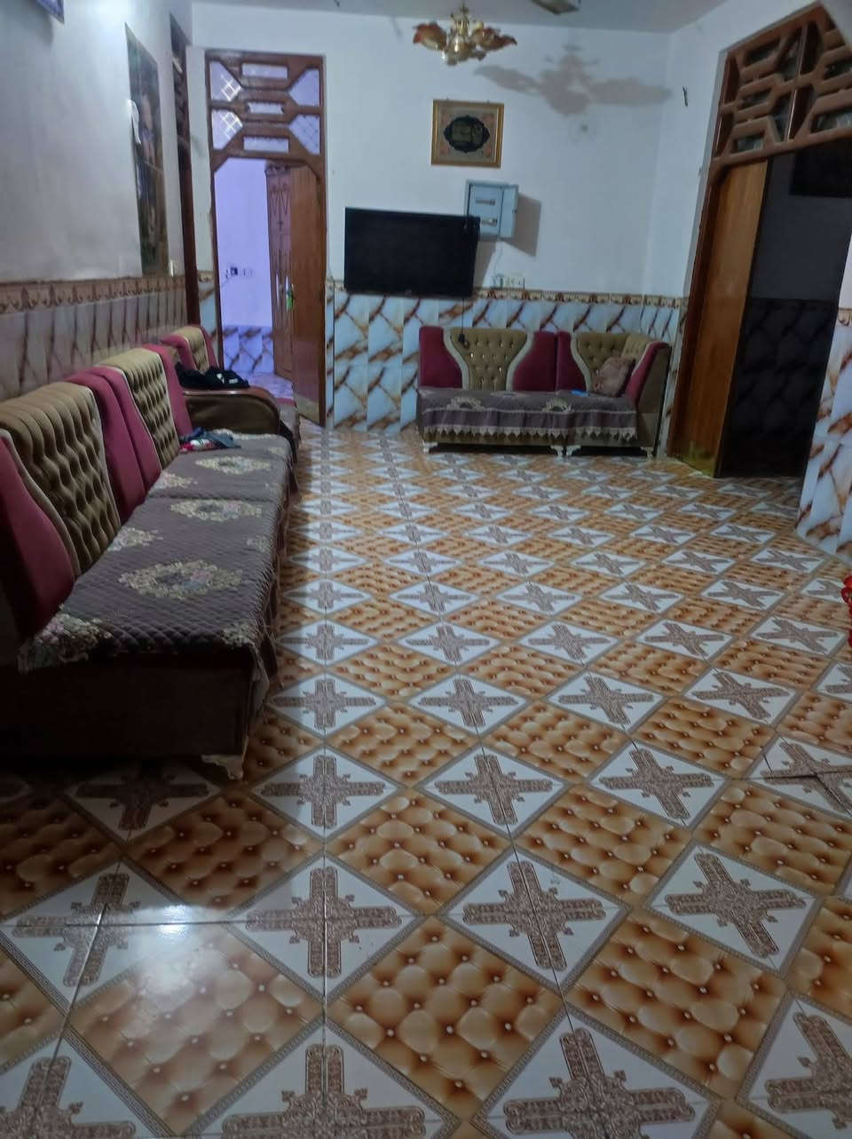 سلام عليكم بيت بحي السلام الثاني ركن كامل مواصفات على شارع العام المضيف 7في4الصاله 3في4 الهول 9في4 غرفتين نوم 5في 4 الاستفسار على هذا الرقم***********👍
