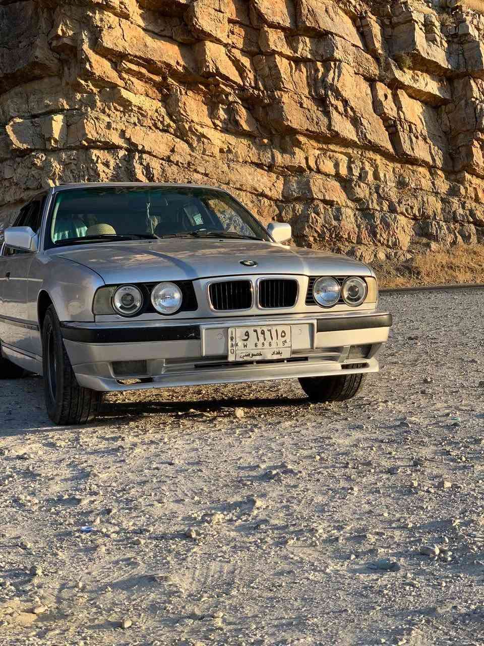 للبيع بي ام موديل 92 لون سلفر مواصفات فول رقم بغداد بسمنه محرك 6 سلندر صبغ حزام مكفوله من الحادث حجم 535 محرك مفتوح مو مسكر مكانهه بغداد صليخ السعر 57  ***********.  ***********
