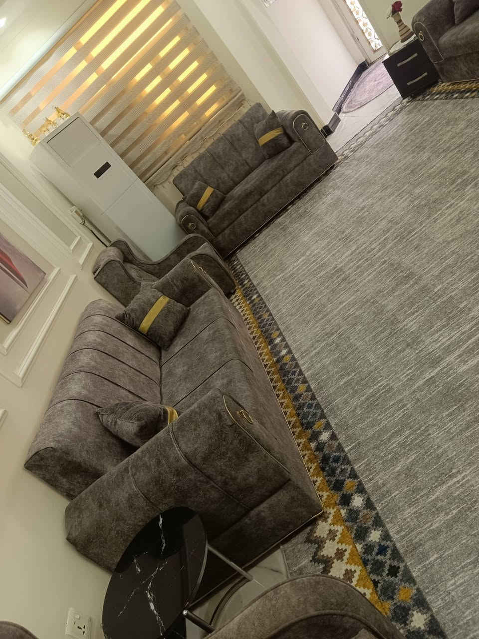 السلام عليكم بيت للبيع في مجمع الكرار مساحة ٢٠٠ متر متكون من غرفة أو صالة أو مطبخ او استقبال أو غرفة بالطابق الثاني بيت نظيف يبعد عن السنتر شارع واحد شارعة ١٢ تبليط مجاري إنترنت ضوئي مطلوب للمصرف ٥٠ مليون تسديد بالشهر ٢٤٥ البيت مرحلة أولى اي استفسار الاتصال على الرقم ***********
