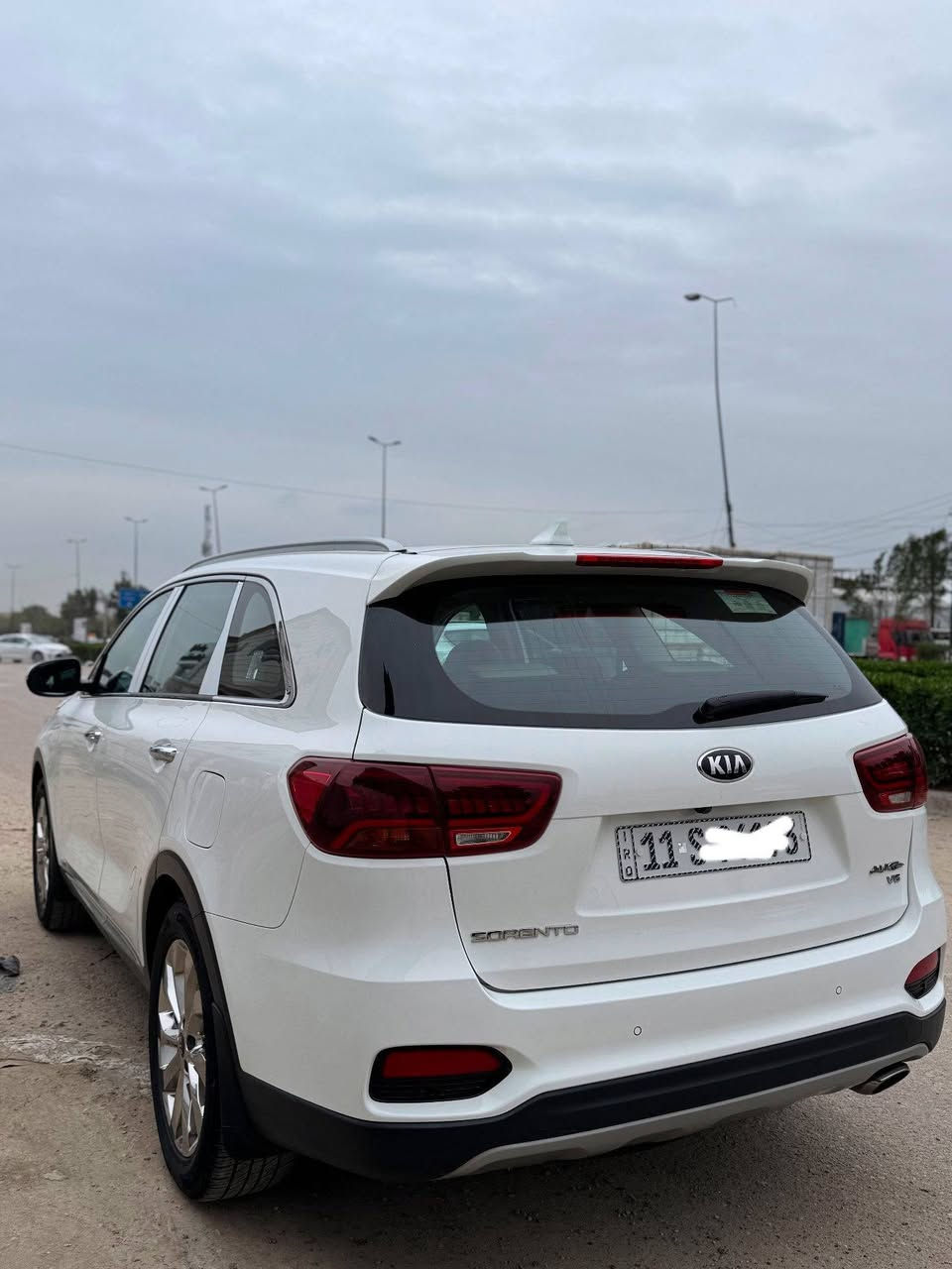🚗 كيا سورينتو 2020 | فول  اربع كامرات خليجي | بحالة الزيرو

✨ تفاصيل السيارة:
 • الممشى: 26,000 كم فقط
 • بحالة الوكالة 100% حتى الفابلون والاكياس 
 • الإطارات الوكالة لحد الآن
 • دخول سيرفس كامل داخل الشركة 🛠️
 • رقم بغداد (تحويل مباشر)
 • محرك 3500 سي سي
 • 6 سلندر
 • نظام AWD دفع رباعي (فور ويل)
 • 4 أنظمة قيادة
 • مانع انزلاق
 • 7 ركاب
 • مقاعد جلد فاخرة
 • الأمامية: تدفئة + تبريد
 • الخلفية: تدفئة
 • فتحة سقف بانوراما
 • جنطة كهرباء
 • شاشة + Apple CarPlay & Android   
 • نظام خرائط
 • 4 كاميرات
 • حساسات أمامية وخلفية
 • Auto Hold
 • هاند بريك بصم
 • 3 قطع تبريد 
       السعر27,200 دولار بيها مجال حك الجية 
             📍 الموقع: بغداد
           📞 الهاتف: ***********
