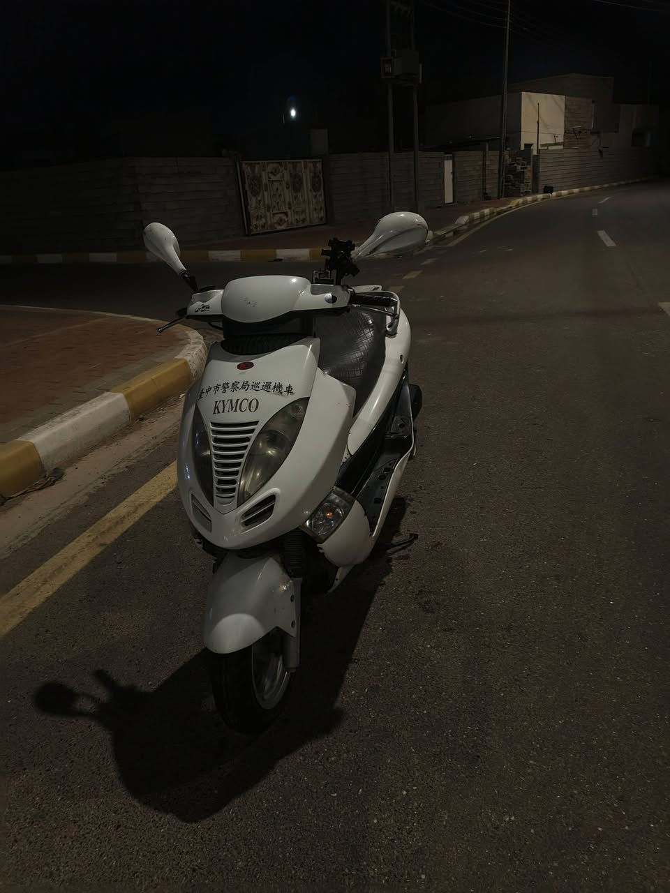 دراجه كايمكو للبيع
دراجه مكفوله من كلشي 
كهربائيات كلها شغاله 
صلف هندر 
سعر دراجه 400 وبيها مجال شي قليل لشرايه 
مكاني رمادي الحوز 
لتواصل / ***********
