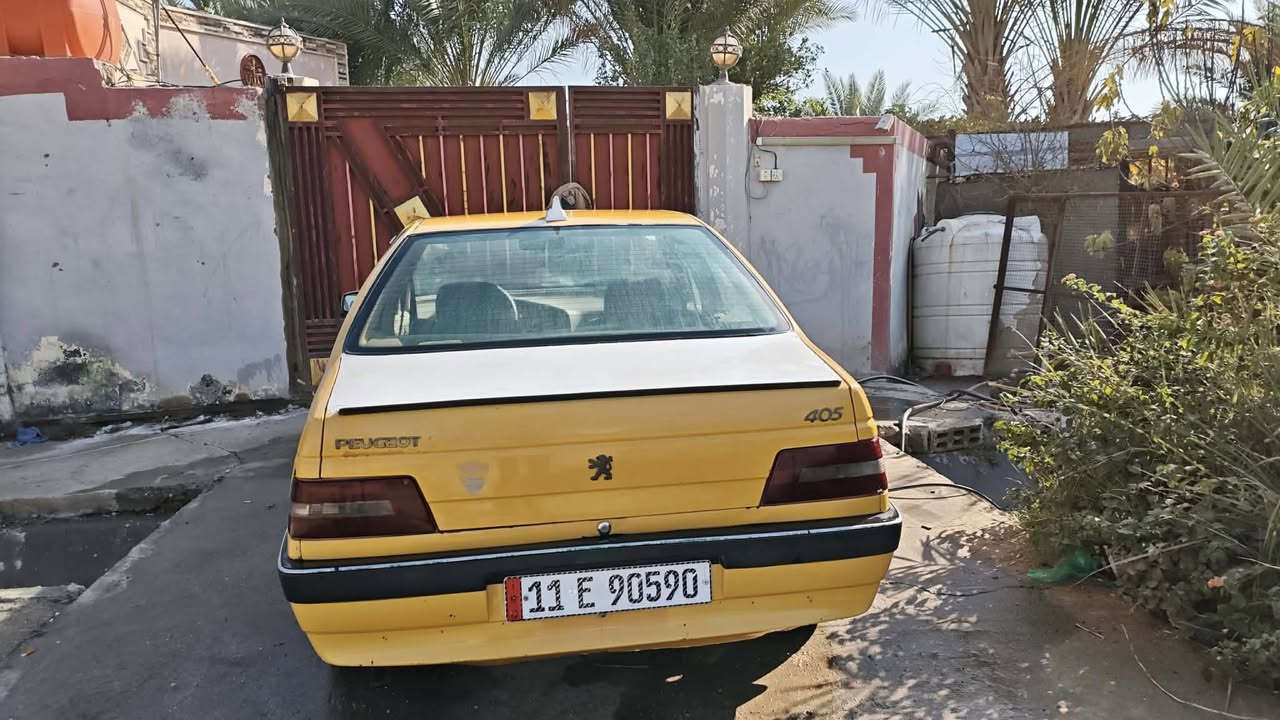 السلام عليكم 
بيجو 405 السياره بسمي
مصفره هيئه وغرامات 
جفته قبل شهر تجفيت درجه اولى
موديل ٢٠١٣ سنويه بعدهي ما ساقطه
كهربائياته شغاله  السعر المطلوب 30 او بيه مجال كلش بسيط  مكان السياره  بابل  رقم ***********
