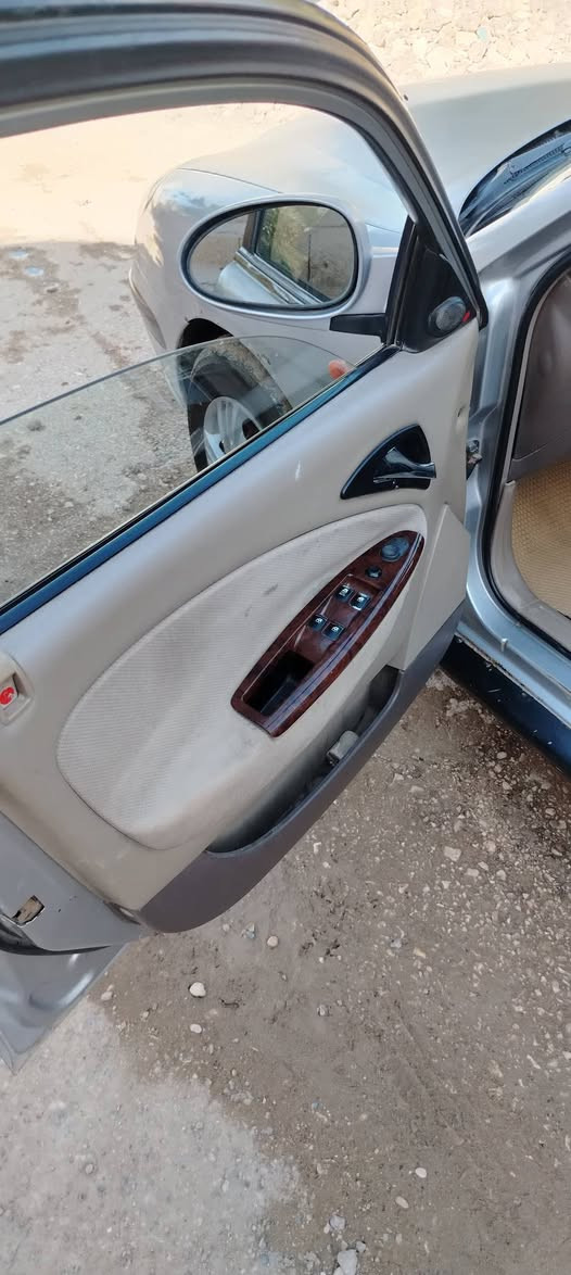 من رخصة الادمن...
دايو نوبرا موديل 99 رقم بغداد صدر جديد طخم تواير جديد كير نظيف محرك بداية صرفيه  والباقي شوف العين السعر 33 ...
***********
