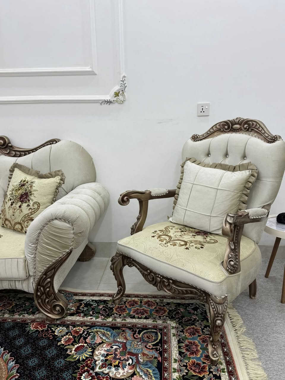 تاخمێکی مەلەکی 10 نەفەری جوان و پاک  لە وێنەکەدا دیارە
کرکوک
نرخ:750
ژمارەی تەلەفۆن:***********
