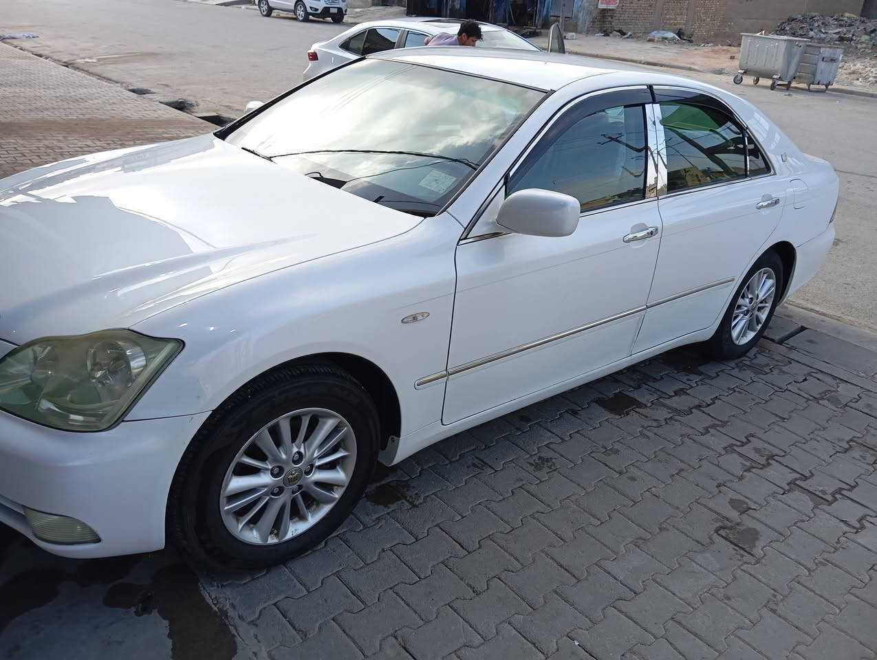 السلام عليكم 
شاهينة مودي2004 رقم كركوك مدفوع كمرك وضريبة باقي رسوم الرقم بس قرص واصل كفالة عامة كص وضربة ونقل جثة شاصي82 المرغوب
المواصفات.. 
1. دكم3
2. برة خلفية
3. ستيرن كهربائي
4. شاشة
5. كامرة دوارة
6. منظونة زنون عالي 
٧. مري ترحيب + انارة داخلية
9. مري شفط وي البصمة
وبعد بيها هواي مواصفات كير محرك حدادية تخم تاير خير من الله ترايك للبصرة السياره جديده. كلش واحلى من الصور بهواي السعر120 وبيها مجال قليل كلش. مكاني نجف. للأستفسار واتساب
***********
***********
