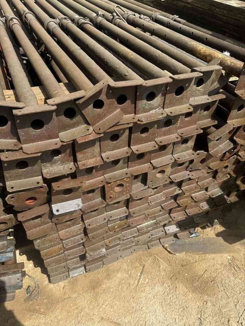 جكات حاضن تركي سن خشن وزن 12 كيلو قاعدة 4 ملم وحاضن 4 ملم ومكينة 4 ملم وبوري 2 ملم 
عنوان حله مركز ***********
