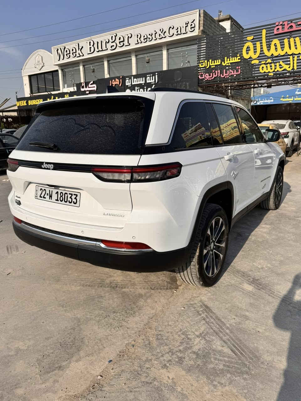 السلام عليكم
جيب شيروكي لاريدو 

موديل 2024

محرك3600بانزين 

رقم اربيل الجديد 

حادث امامكم بل صور

مواصفات 

حساس خلفي 

رادار 

كامره 

بصمه 

كشن السائق كهربائيّ 

شاشه 

شفتات ستيرن 

مثبت سرعة 

بيها بنيد وجاملغ مبدل بدون دواخل وبدون شاصي والسونر هم بل صور 

السعر 290وبي مجال قليل 

العنوان بغداد 

هاتف ***********
