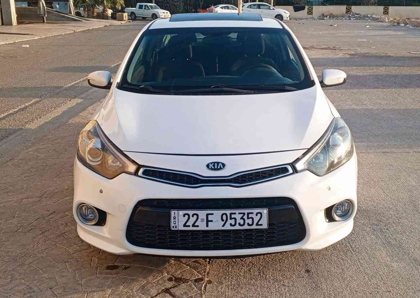 كيا سيراتو خليجي موديل 2015 مواصفات فول بصمة.. بيها قطعة صبغ بخ فقط بدون داخل.. كير ومحرك بشرط.. هزة ورقم وسنوية كلو جديد..
مكان السيارة اربيل
السعر 92 وبيها مجال قليل
***********
