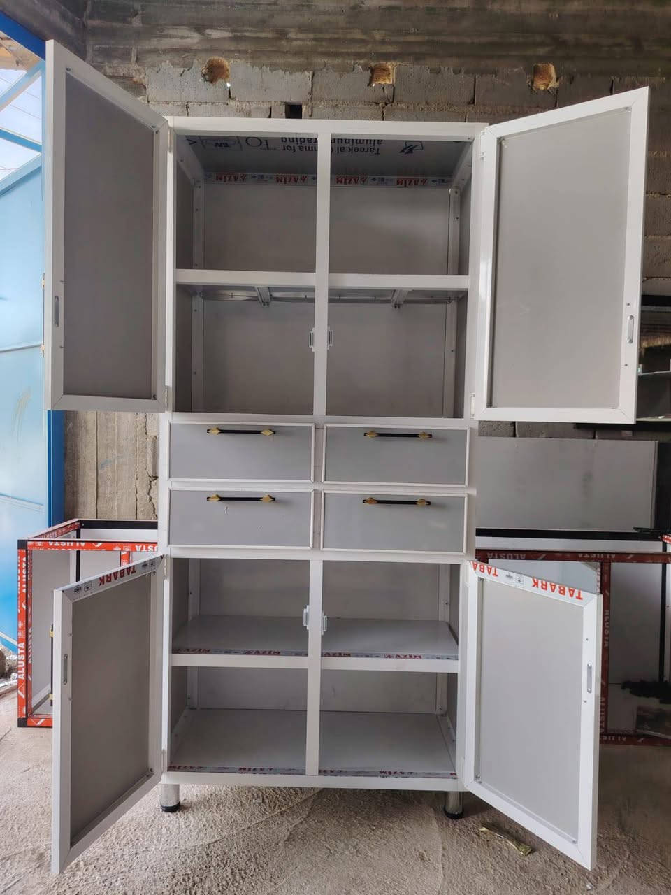 كنتور الألمنيوم تفصال درجة أولى شغل تركي ✅✅
من معمل ابن الحجي للالمنيوم  
بإدارة وإشراف هادي ابن الحجي 
***********
قياسات الكنتور
الارتفاع 200متر 
العرض 100م
نزال  50 سم
شغل راقي جدآ ولون مميز ونشتغل كافه القياسات والموديلات 📌
يوجد لدينا خدمة توصيل كافه محافظات العراق 🚛🚛
عاشت الايادي استاذ سيف اكرم الجنابي
