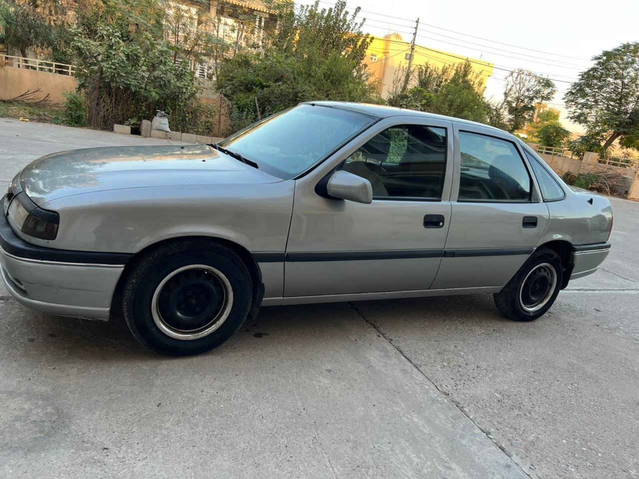 ئۆپل ڤیکترا 1992
رەنگی نەوتی 
لەسەر ساخە کلێر عامە
سەنەوی بەناوی خۆمەوەیە
گیرومەکینە بەشەرت

سعر لە کۆمێنت داوابکە ڕاستەخۆ بۆت دیت 📩 

 زۆربەجوانی پاکی ماوە هیچ خەلەلیکی تیدا نییە 
رەقەم هەولێرە 
شوێن  تەقتەق 

ژمارەی خاوەنی 
***********
