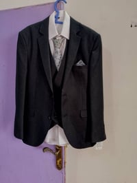 للبيع طقم ملابس مره واحده بسعر مناسب رقم الهاتف 07512421185