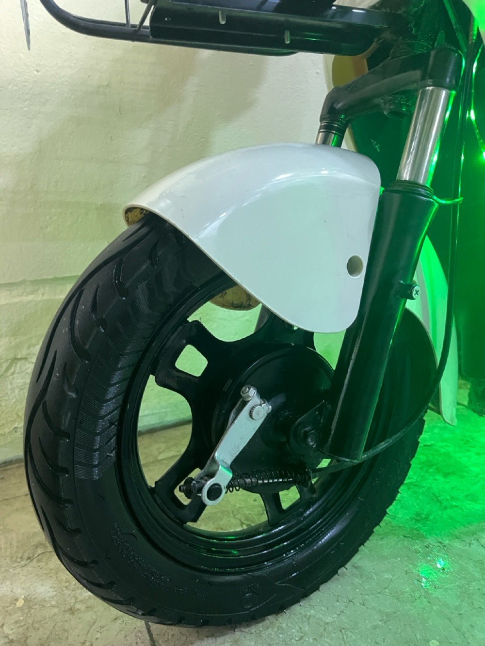 دراجه شحن كلاسيكي
حجم 10 في 275
اسم الموديل كلاسيكي
4 بطاريات كبير قياس 20 ابيرمأأ V
ملف 500 واط *
نقطع مسافة 45 كيلو متر حقيقي
مواصفات
أم بي اثري
لايت +لد نهاري
اشاير خلفي أمامي يمين ويسار
4 دواسات خلفي امامي
4 دبلات خلفي امامي حاطا ٧
دبل استان وسط وخلفي تشغيل واطفاء عن بعد مانع سرقه انذار كشن منفصل
قفل كهربائي
ابريك حساس بنزات خلفي امامي
الموقع !بغداد جميلة قرب علوة 58 قرب سوق الرضوي
الاستفسار ***********
التعليق بشكل عام...